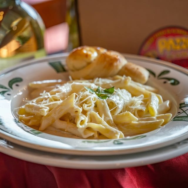 Penne Alfredo.